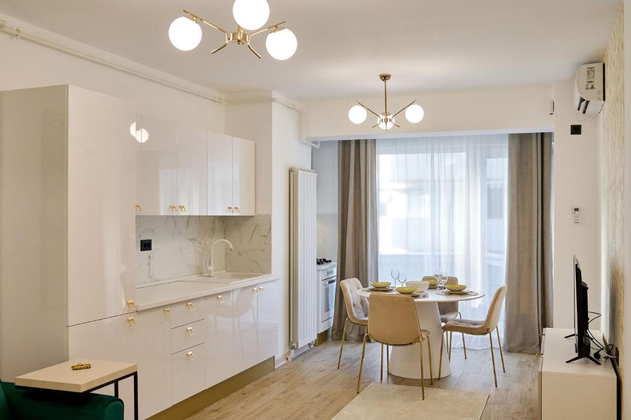 Mg Brothers Apartment In Infinity Beach Resort Mamaia Buitenkant foto