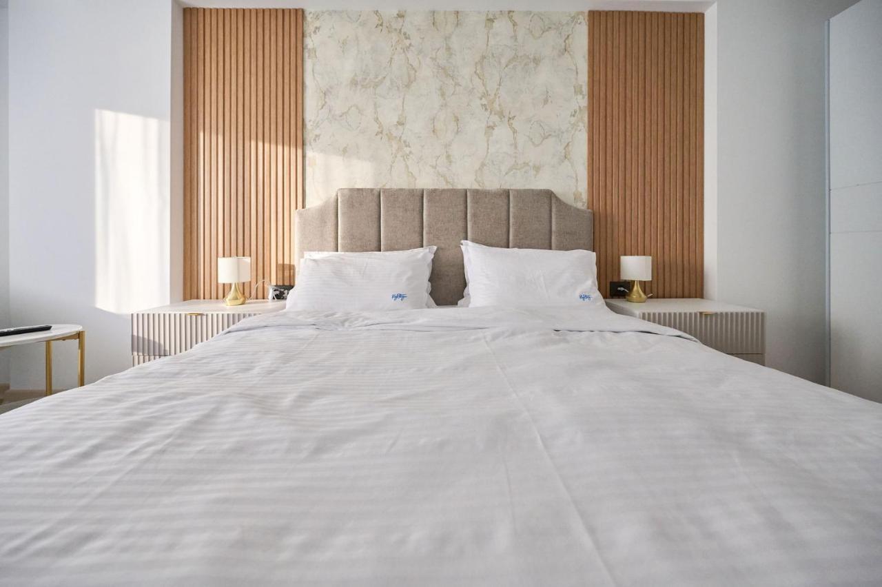 Mg Brothers Apartment In Infinity Beach Resort Mamaia Buitenkant foto
