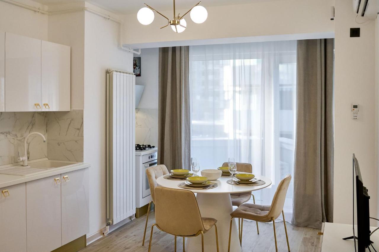 Mg Brothers Apartment In Infinity Beach Resort Mamaia Buitenkant foto