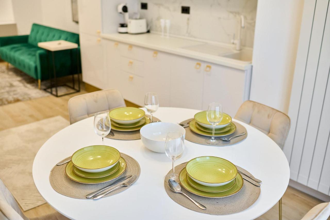 Mg Brothers Apartment In Infinity Beach Resort Mamaia Buitenkant foto