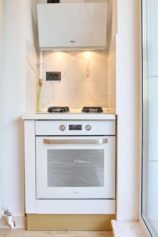 Mg Brothers Apartment In Infinity Beach Resort Mamaia Buitenkant foto